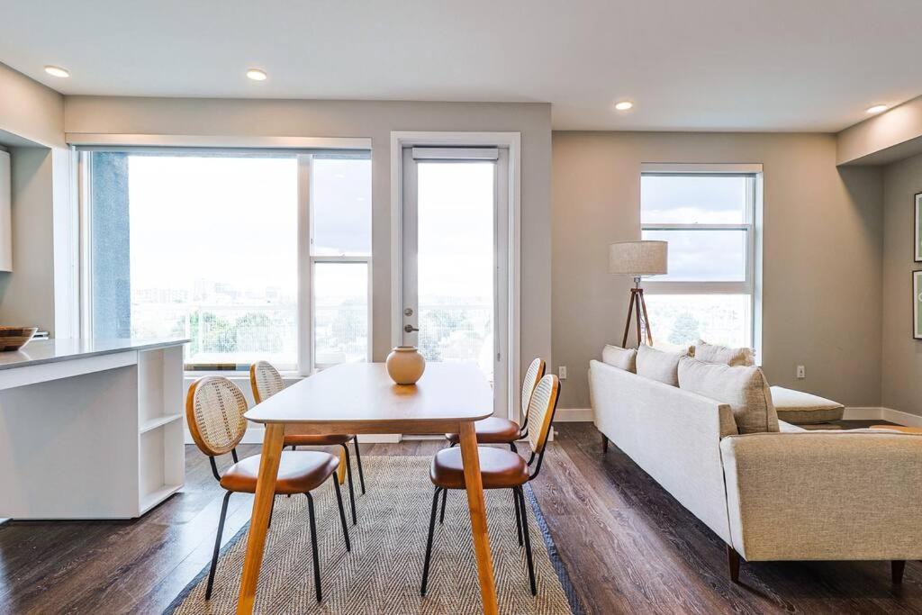 Dreamy 2br With Balcony & Hollywood Sign Views! Apartment