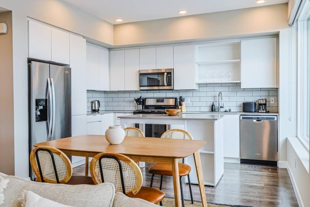 Dreamy 2br With Balcony & Hollywood Sign Views! Apartment Los Angeles