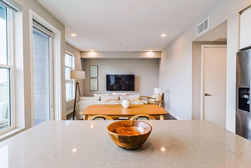 Apartment Dreamy 2br With Balcony & Hollywood Sign Views! Los Angeles