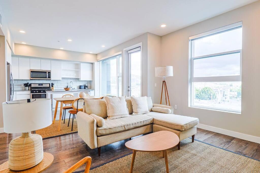 Apartment Dreamy 2br With Balcony & Hollywood Sign Views! Los Angeles