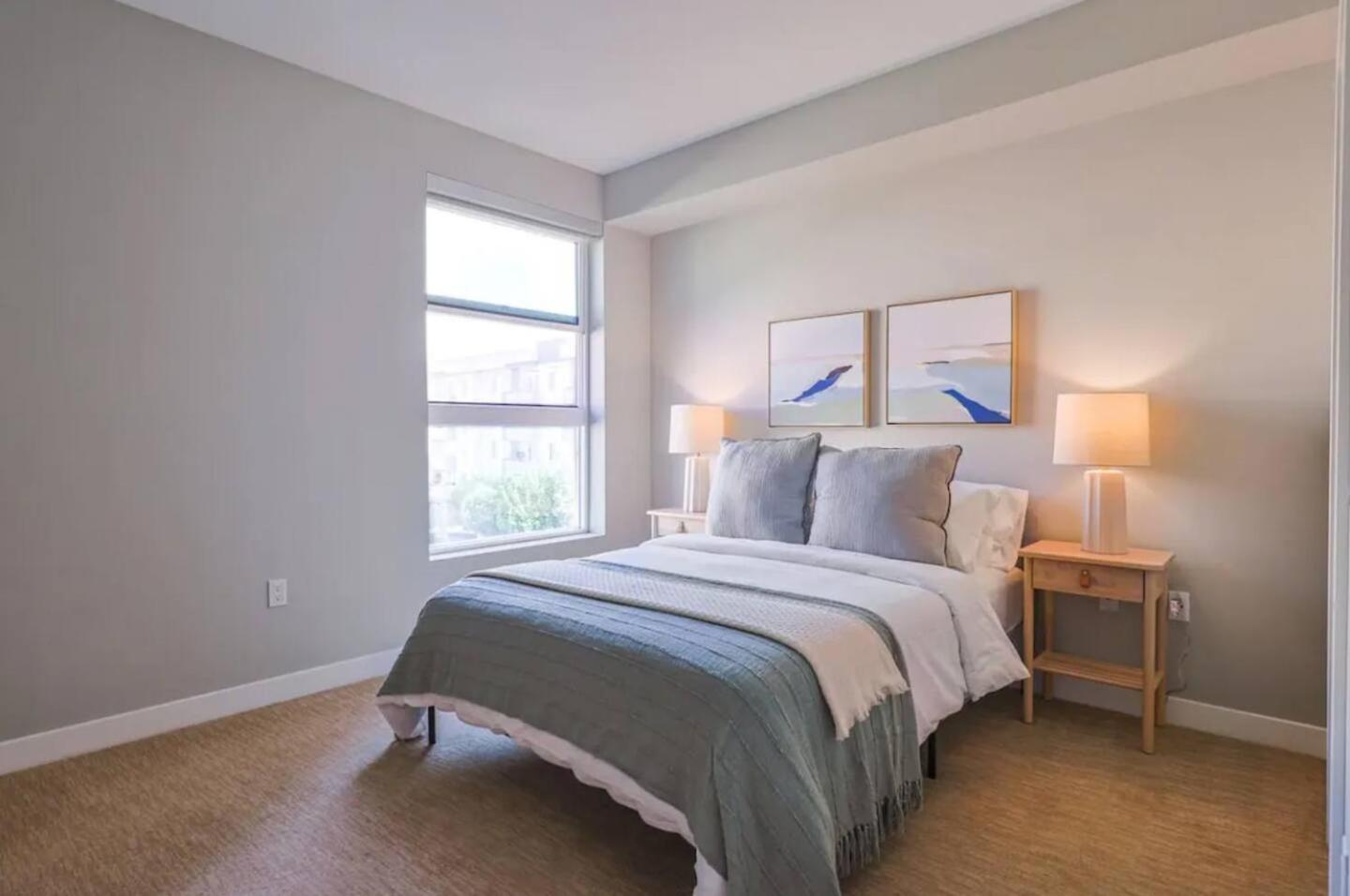 Dreamy 2br With Balcony & Hollywood Sign Views! Apartment
